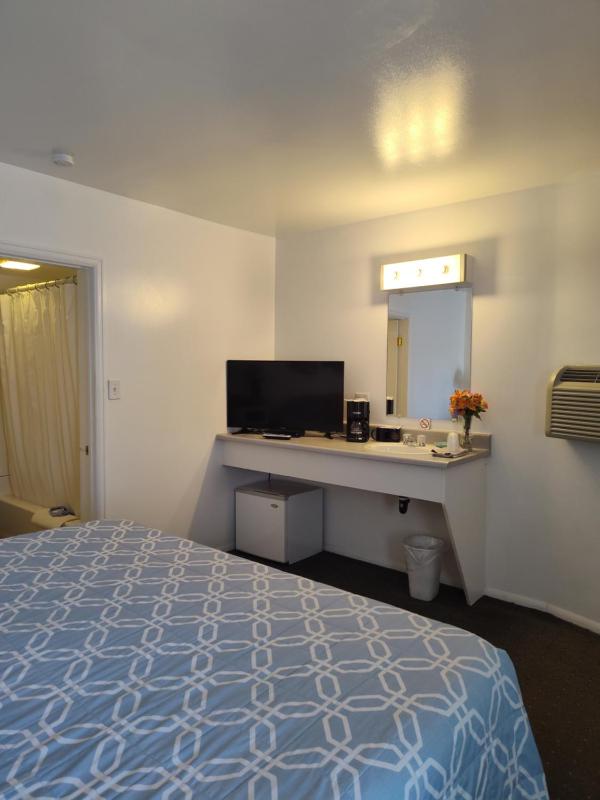 King Room image 3