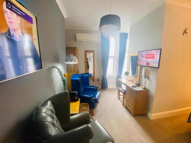 Deluxe Double Room image 2