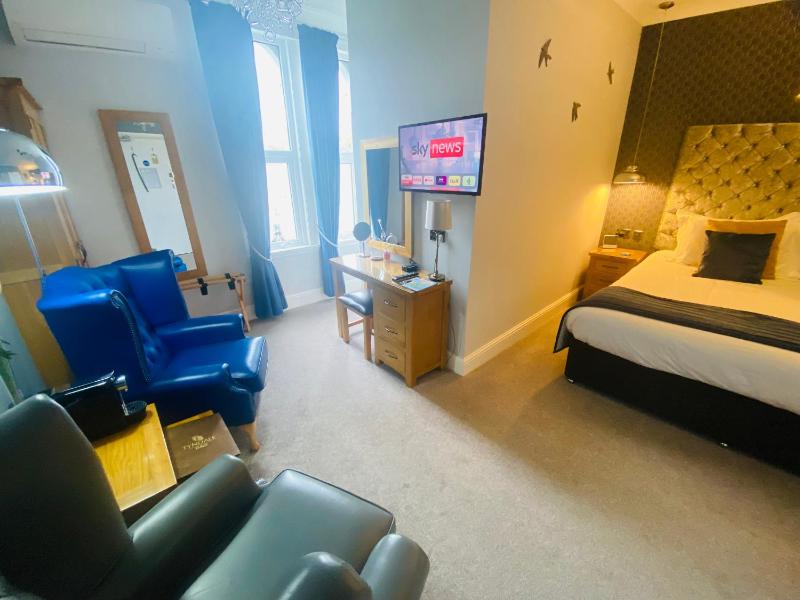 Deluxe Double Room image 3