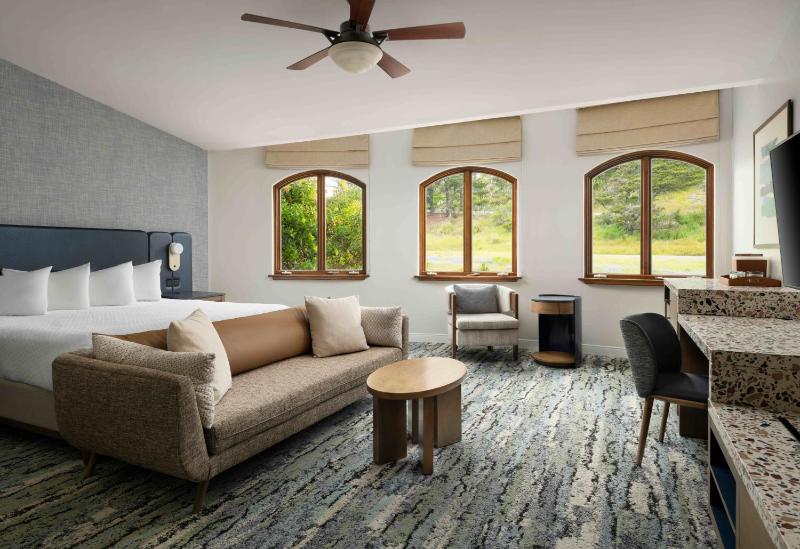 One-Bedroom King Suite image 4