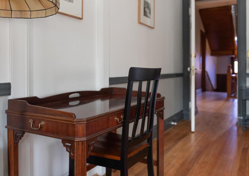 Superior King Room image 4