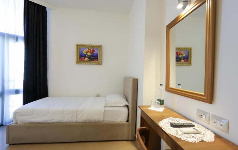 Quadruple Room image 4
