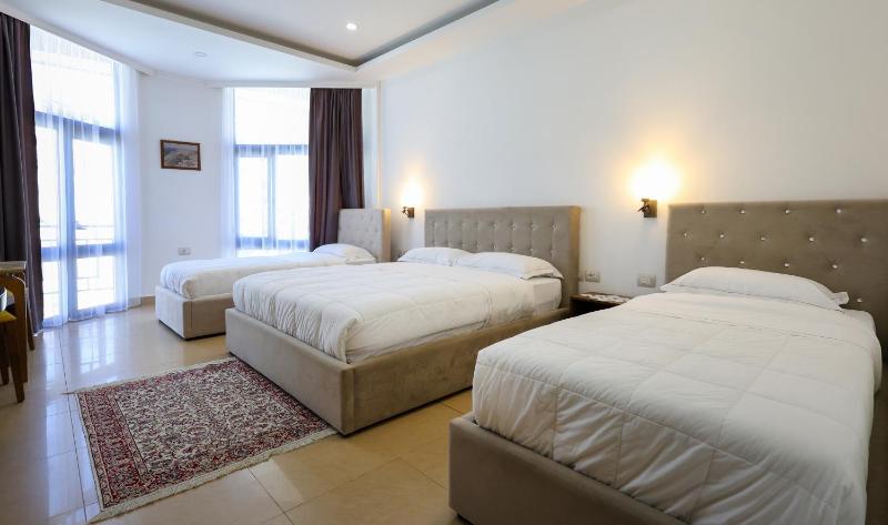 Quadruple Room image 3