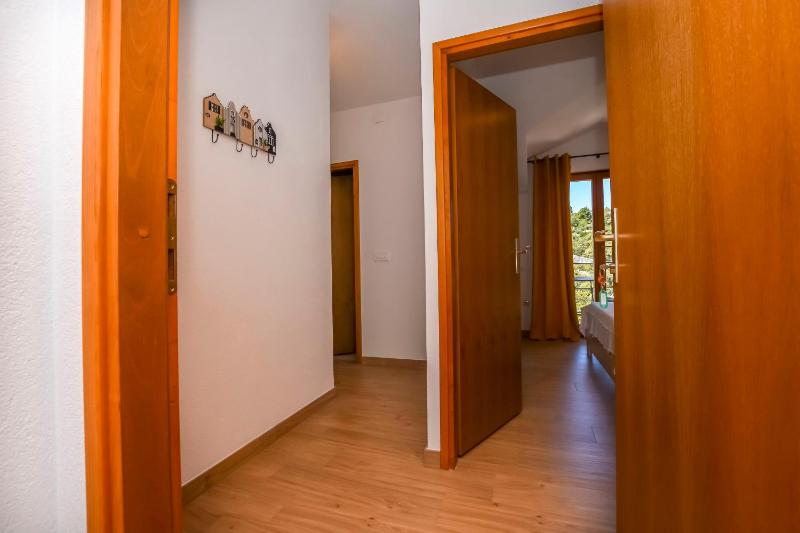 Apartments Mareni - image 5