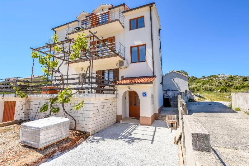 Apartments Mareni - image 1
