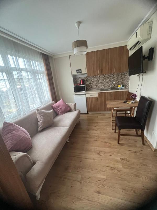 Studio Apartment with Sea View image 3