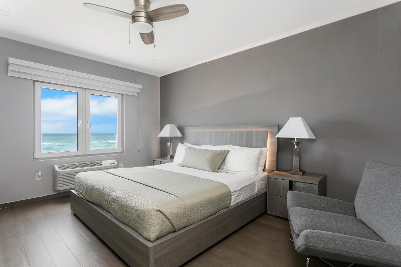 Ocean Front Room with King Bed image 3