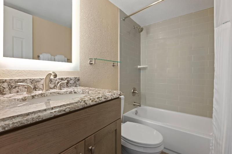 One-Bedroom Suite image 2
