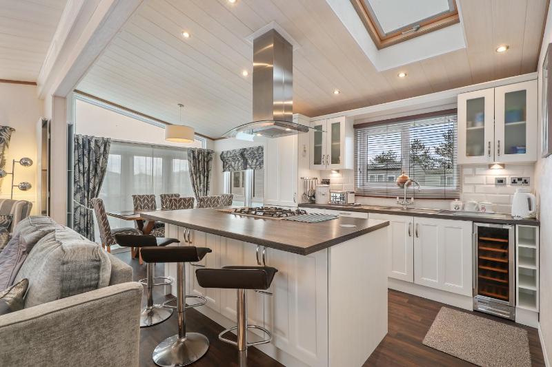 Cormorant - Luxury Lodge Close to the Beach - image 12