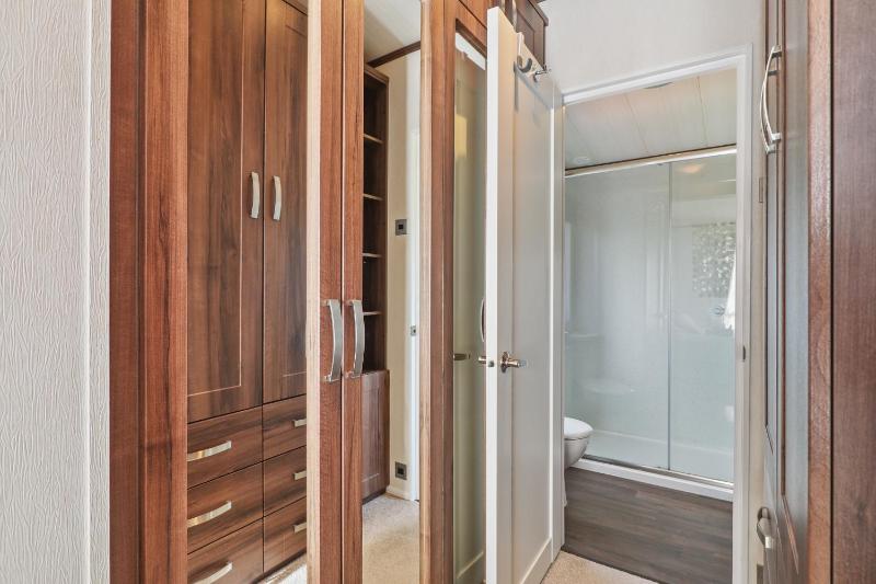 Cormorant - Luxury Lodge Close to the Beach - image 10