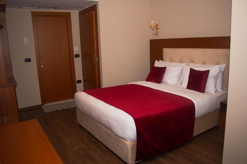 Double Room image 2