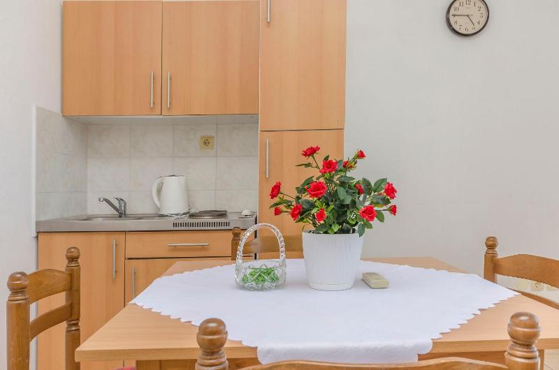 One-Bedroom Apartment image 3