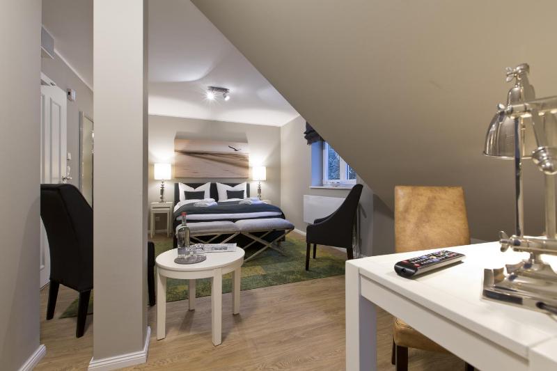Classic Double Room image 4