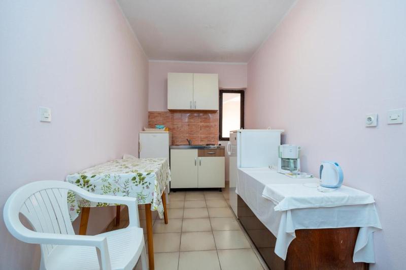 Double Room with Balcony image 2