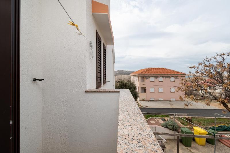 Double Room with Balcony image 3