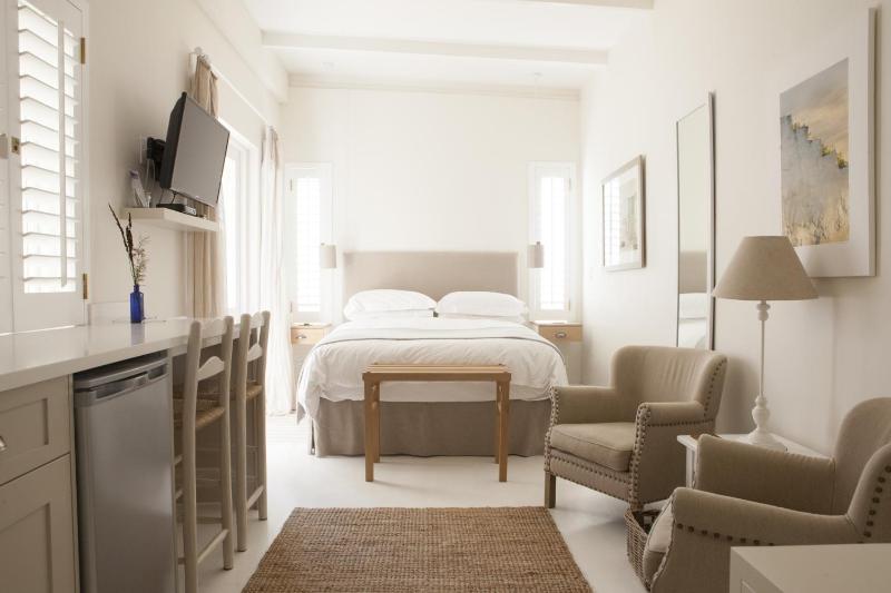 33 Strawberry Lane - Studio and Cottage - image 3