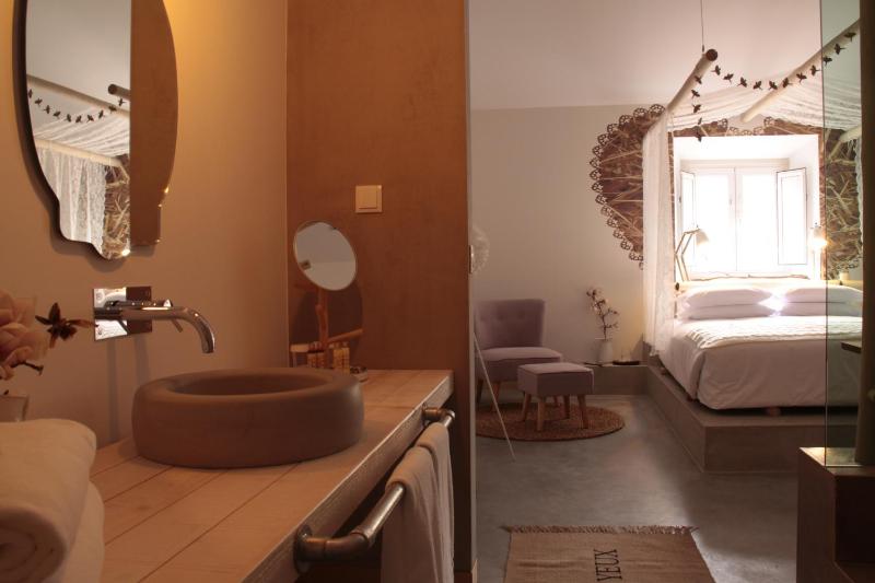 Charming Double Room image 4