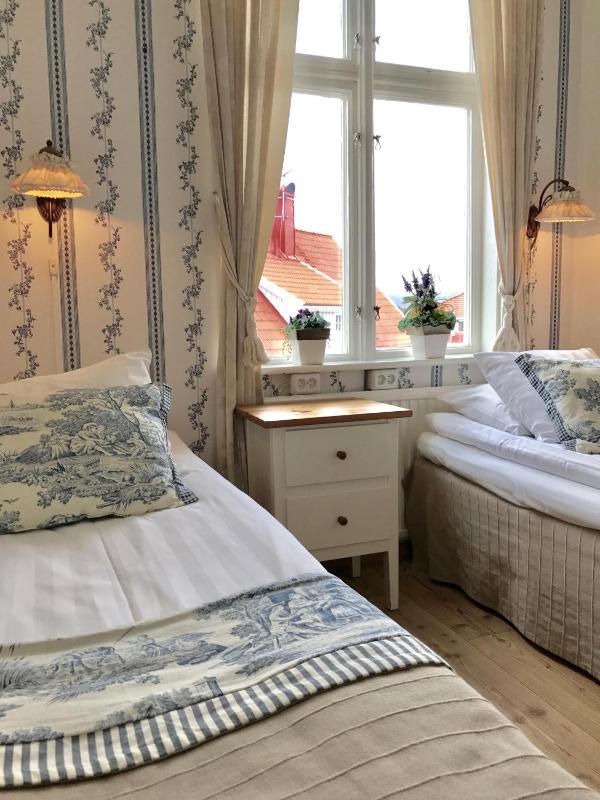 Twin Room with Shared Shower and Toilet image 1