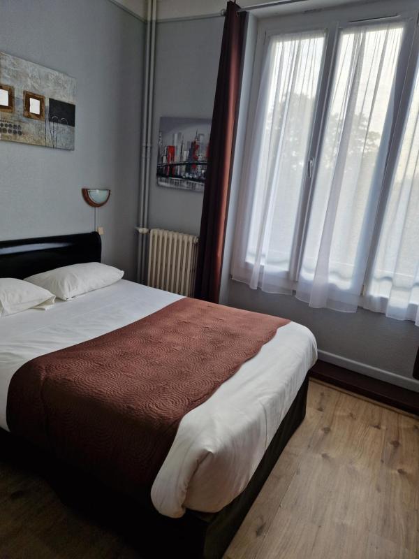 Double Room image 3