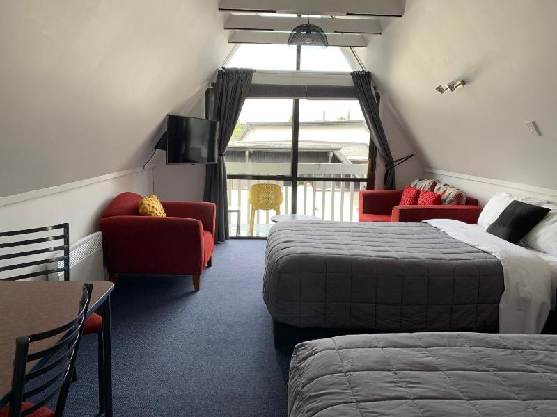 Apartment with Mountain View