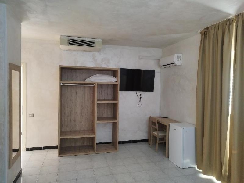 Classic Triple Room image 4