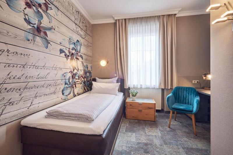 Single Room image 4