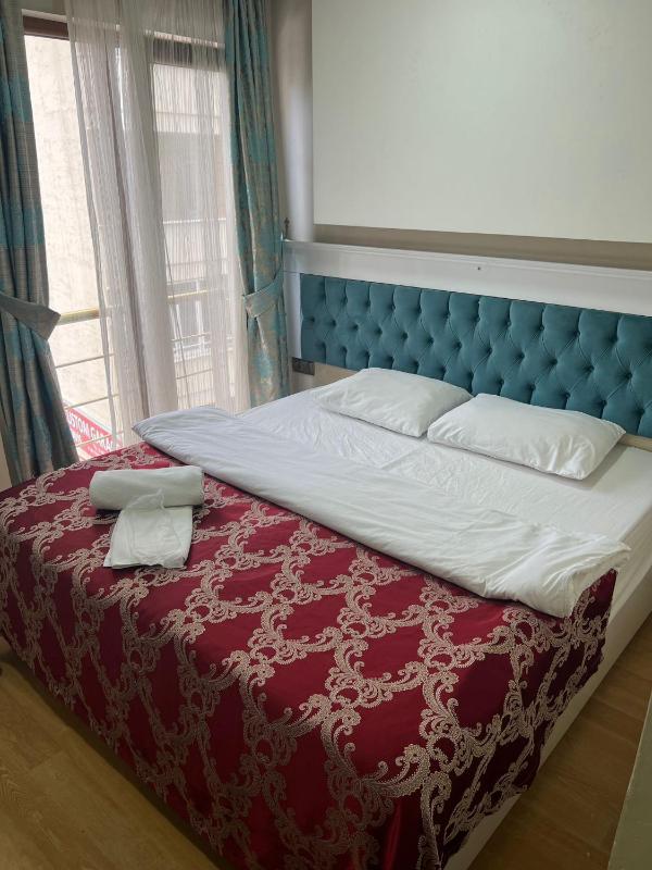 Single Room with Bathroom image 1
