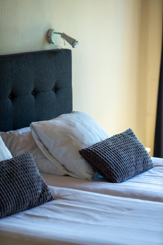 Twin Room image 3