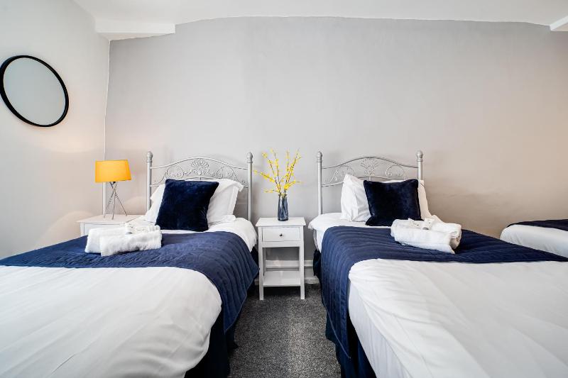 Twin Room image 2