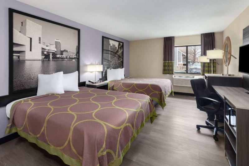Deluxe Queen Room with Two Queen Beds - Non-Smoking image 1