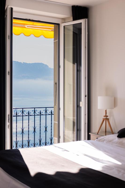 Standard Double Room with Lake View image 1