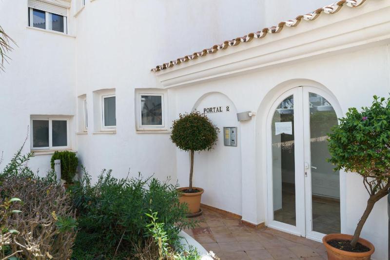 Puerta Del Mar Penthouse Beachfront - Happy Rentals - image 17