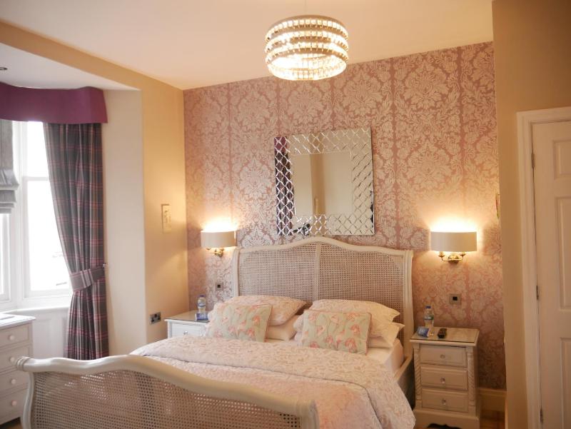 Suite 4 image 1
