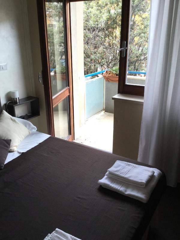 Double Room with Balcony image 4