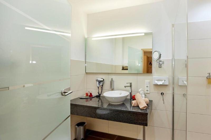 Superior Double Room image 3