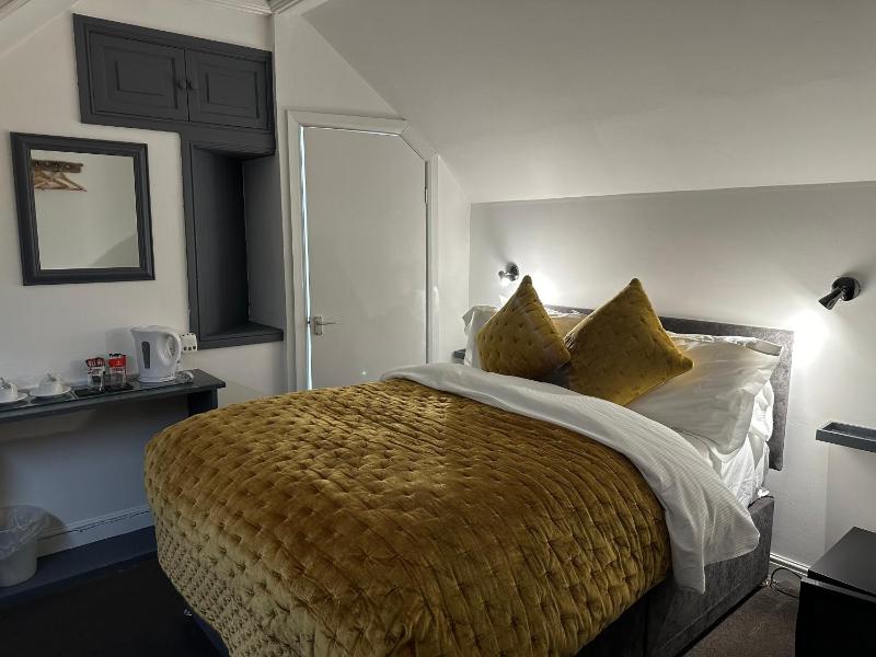 Double Room with Private External Bathroom image 1