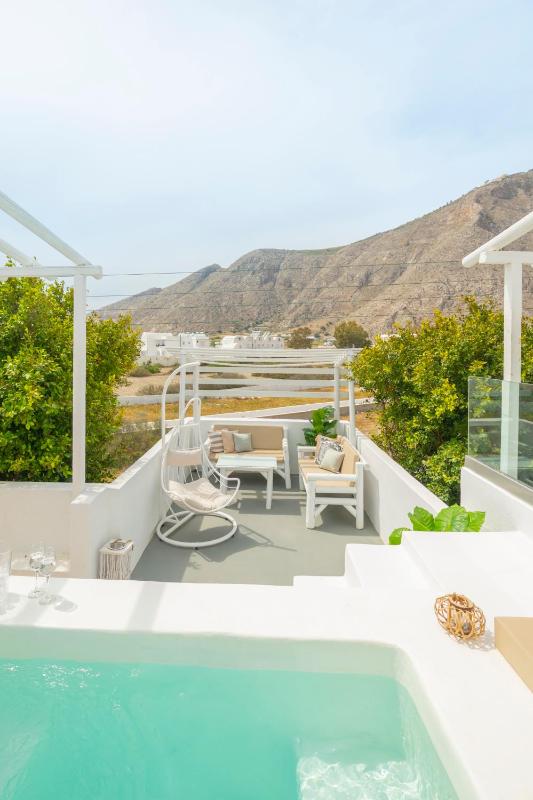 Luxury Two Bedroom Apartment with Hot Tub image 4