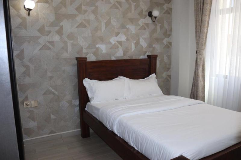 3 bedroom ensuite apartment Lavington - image 8
