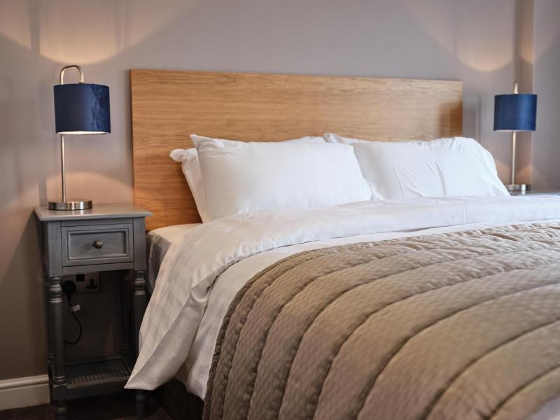 Deluxe Double Room with Bath image 1