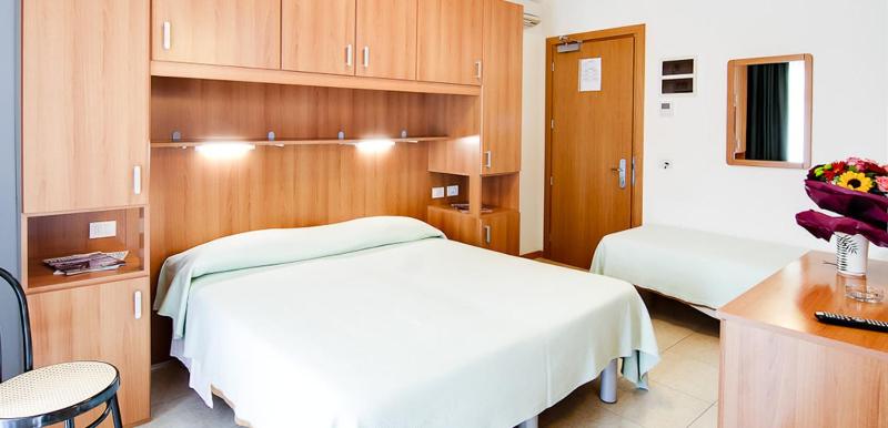 Quadruple Room with Balcony image 3
