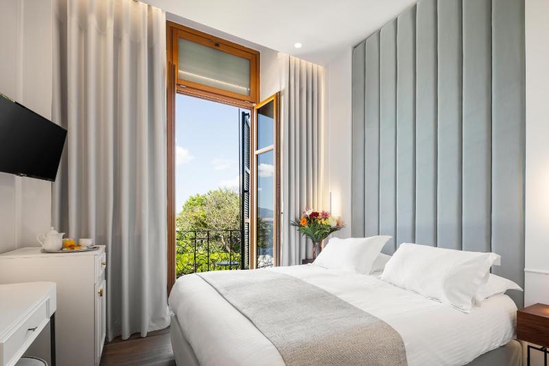 Classic Double or Twin Room with Balcony image 1