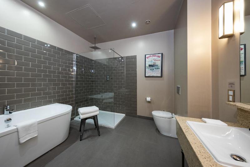 Superior Double Room image 4