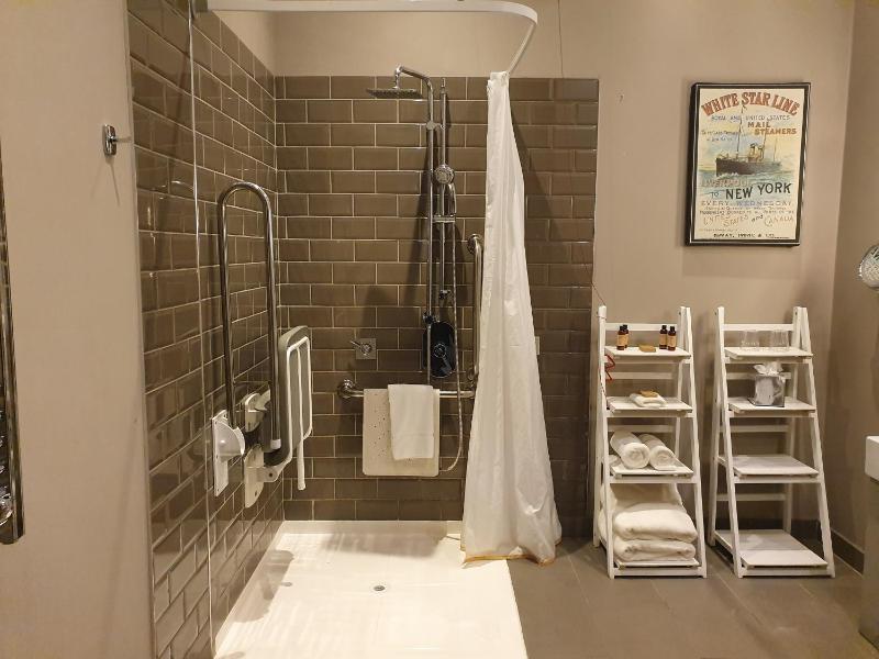 Superior Double Room - Disabillity Access image 3