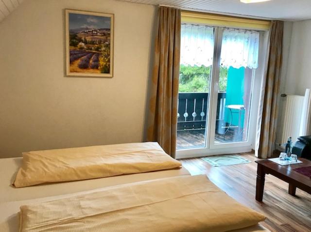 Double Room image 3