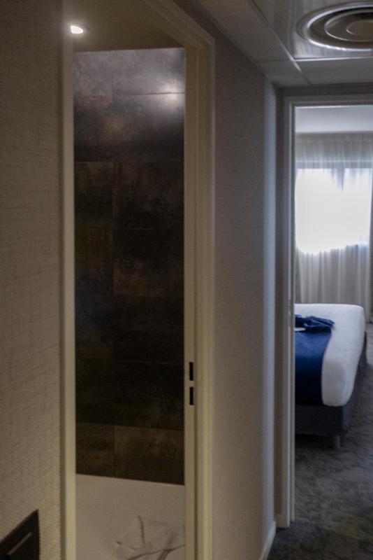 Superior King Room image 4