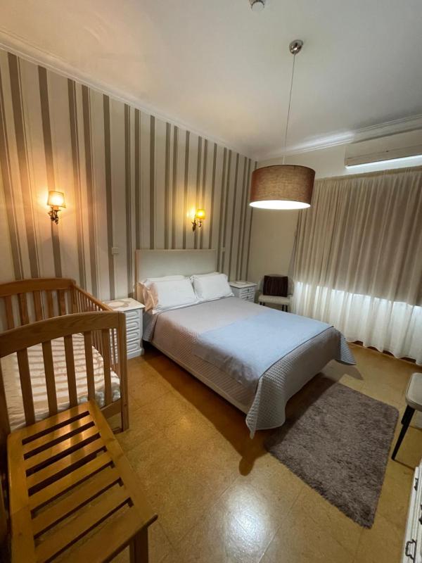 Double Room with cot image 1