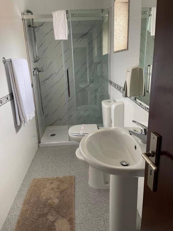 Double or Twin Room image 4
