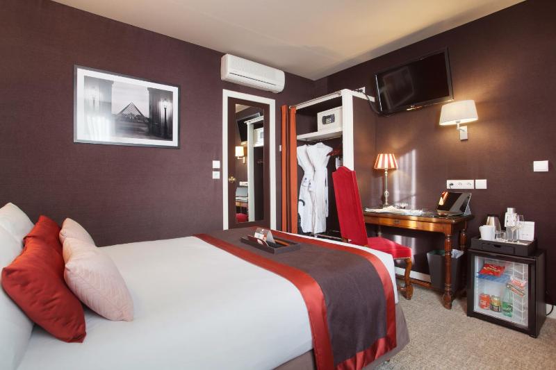Classic Double Room image 2