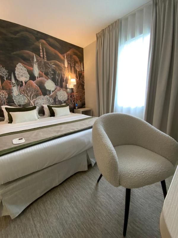 Standard Double Room image 3