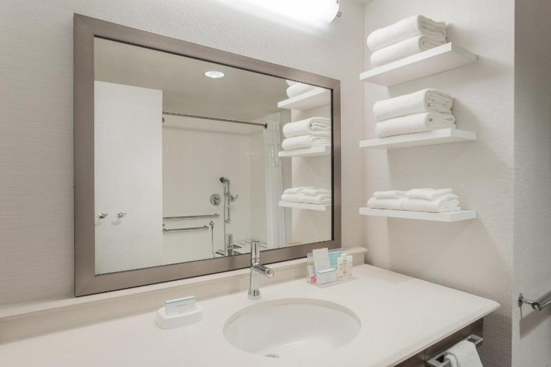 King Room - Hearing Access/Non-Smoking image 2